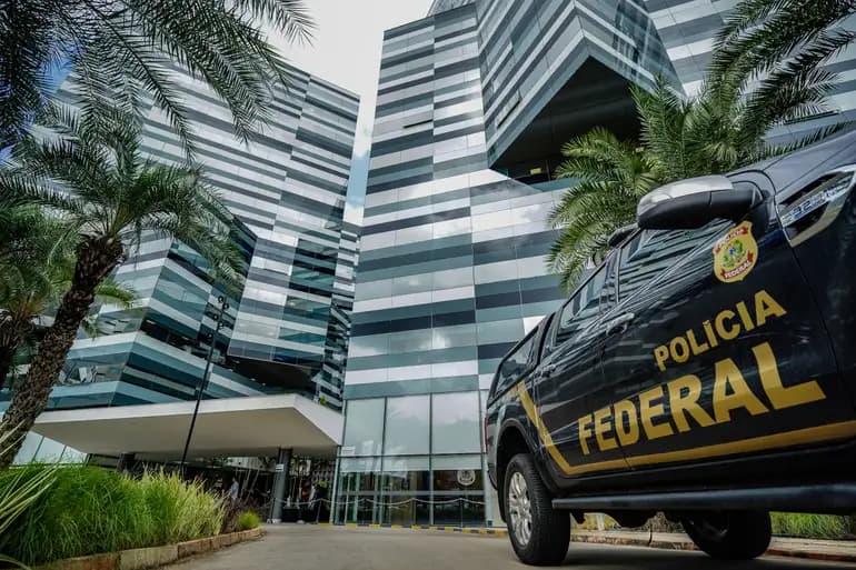 The Brazilian Federal Police Exam and Technology Degree Holders